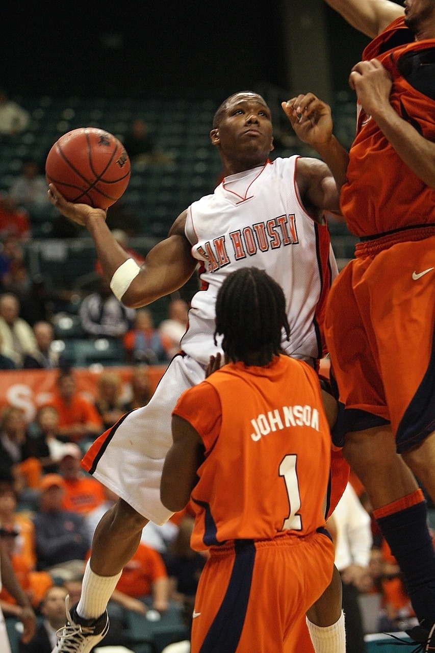 Image - basketball college player shooting