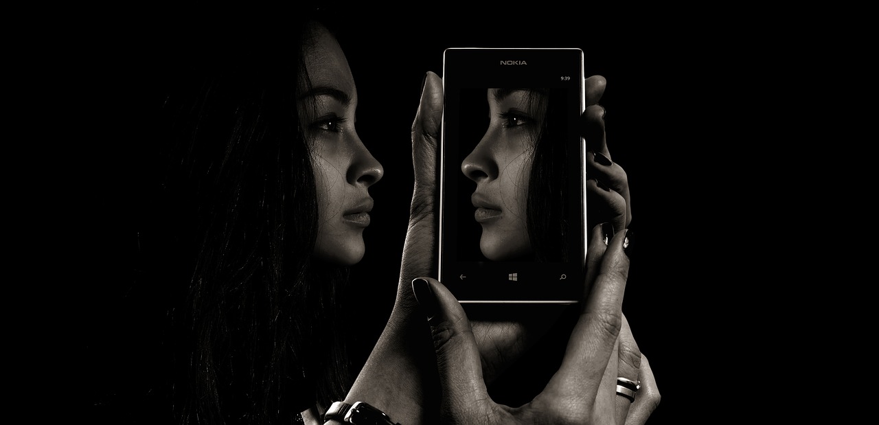 Image - smartphone face woman girl eyes