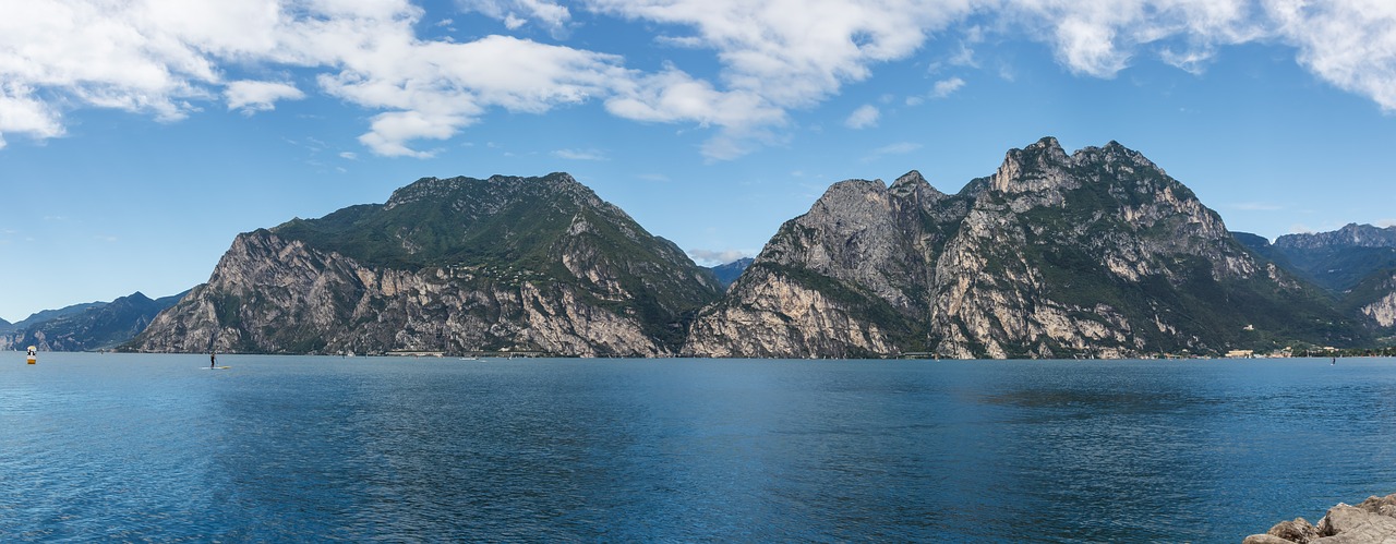 Image - mountains lake garda italy