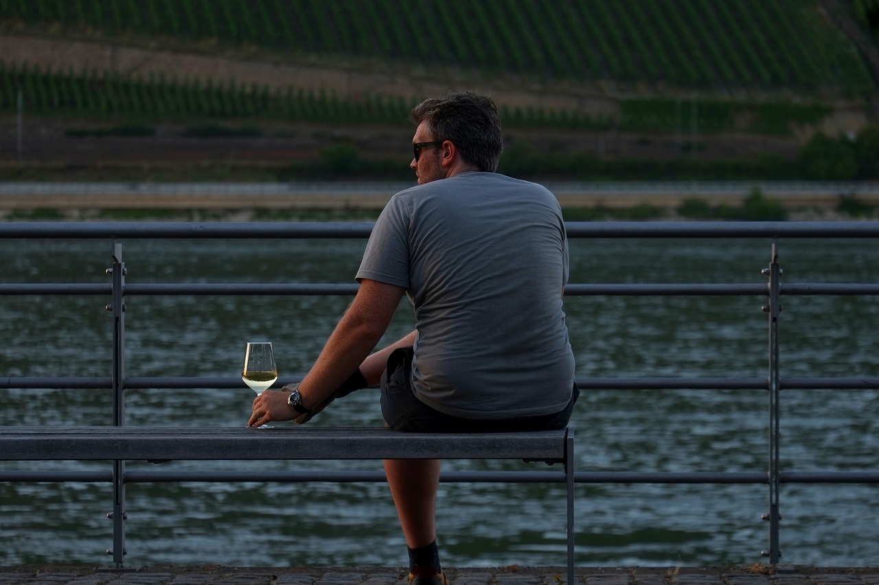 Image - man holiday water tourist sit