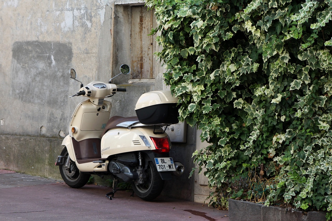 Image - vespa roller two wheeled vehicle