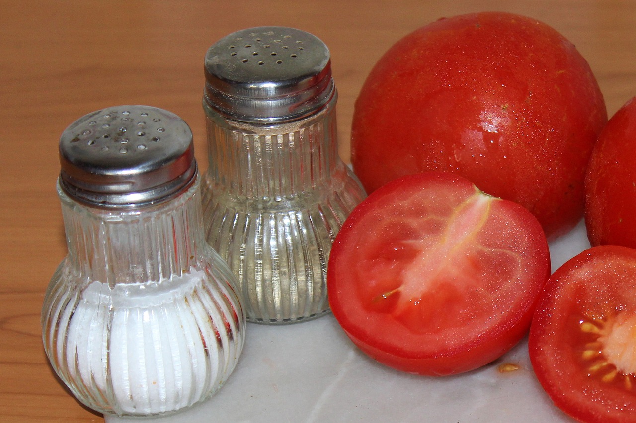 Image - tomatoes salt pepper frisch