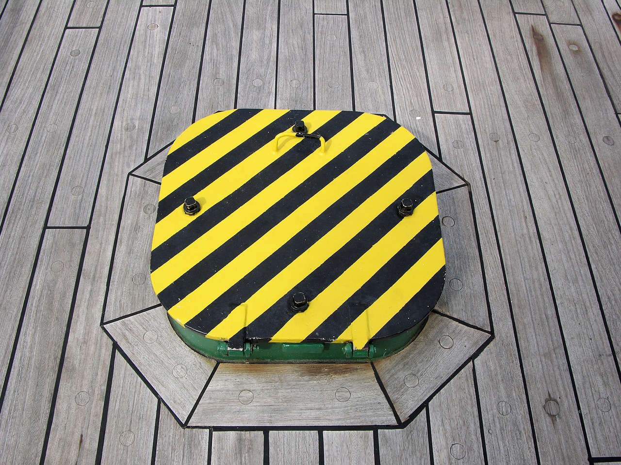 Image - hatch deck ship vessel danger