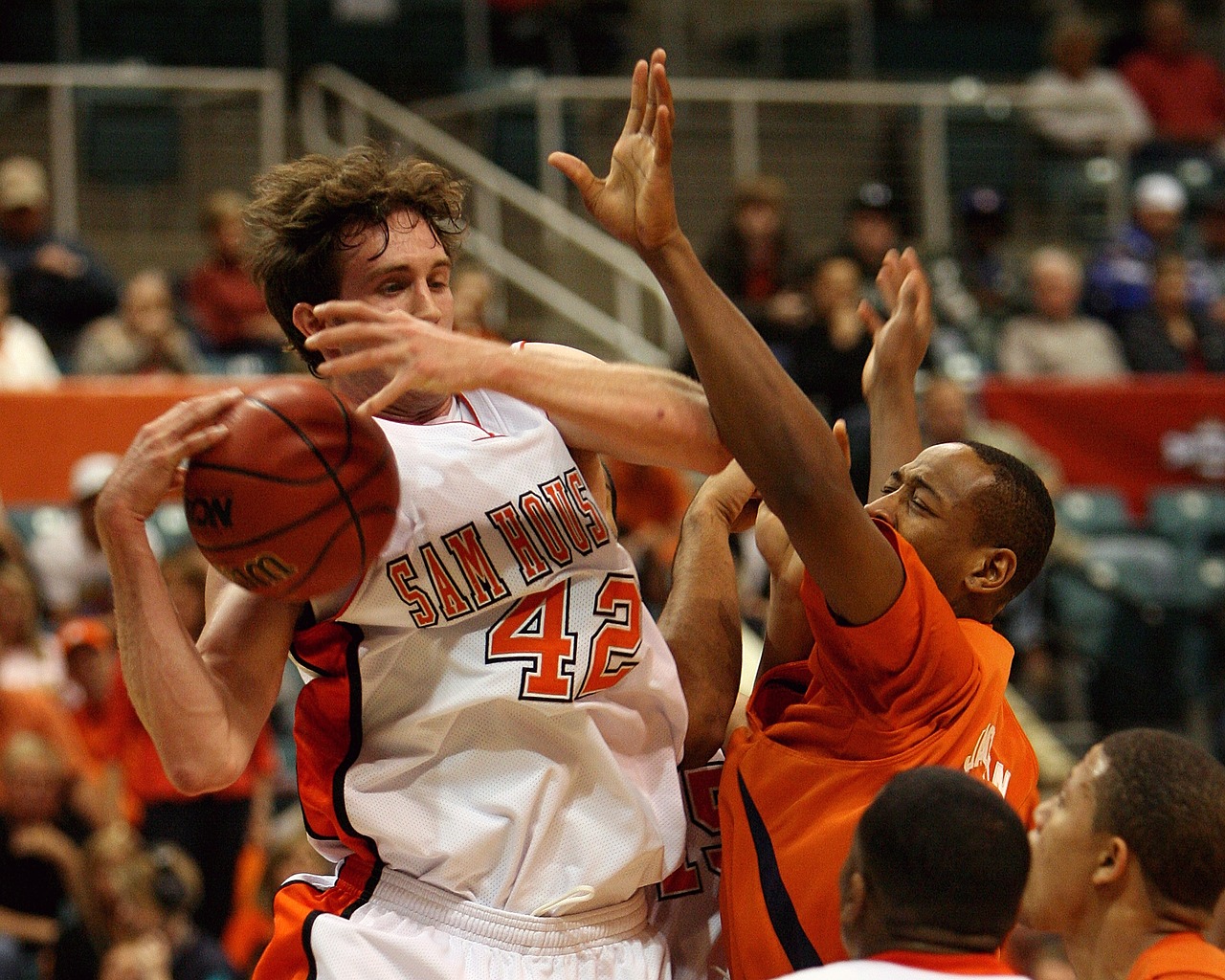 Image - basketball player rebound action