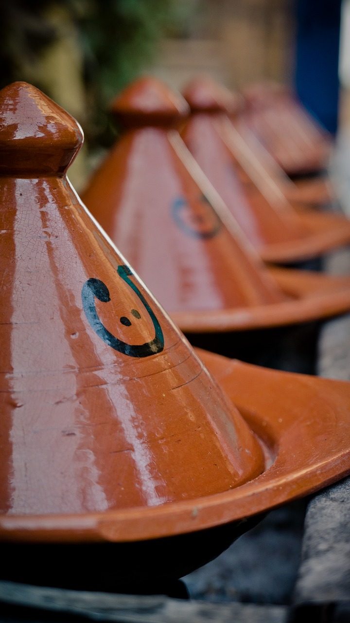 Image - tajines clay bowls