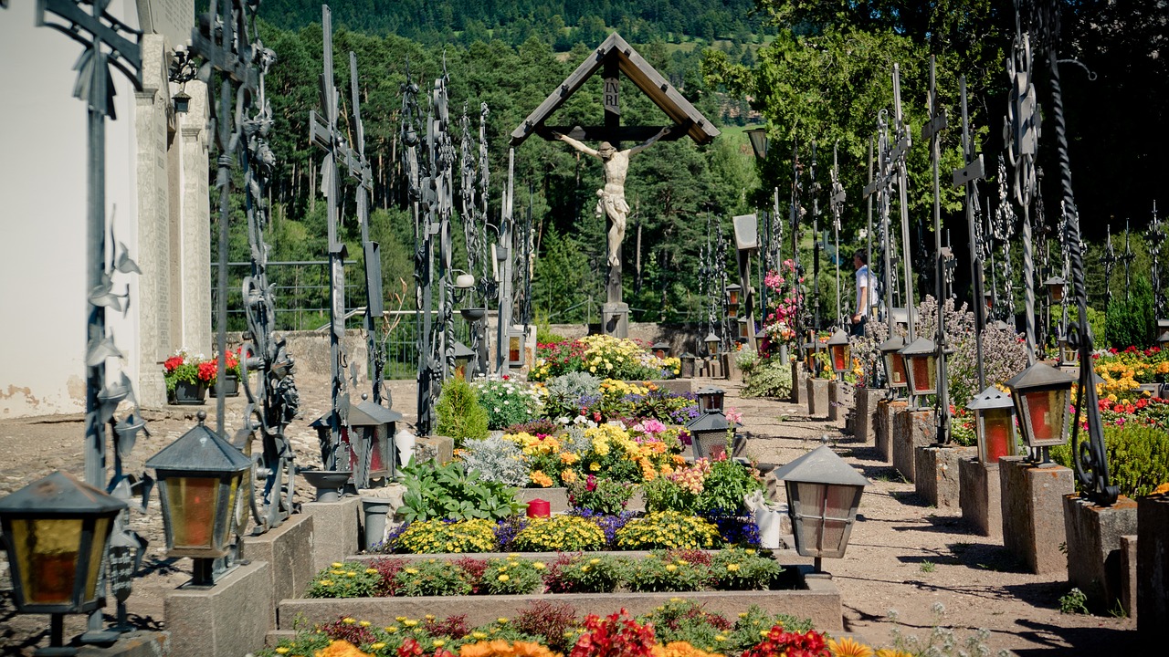 Image - crucifix cemetery graves aldino