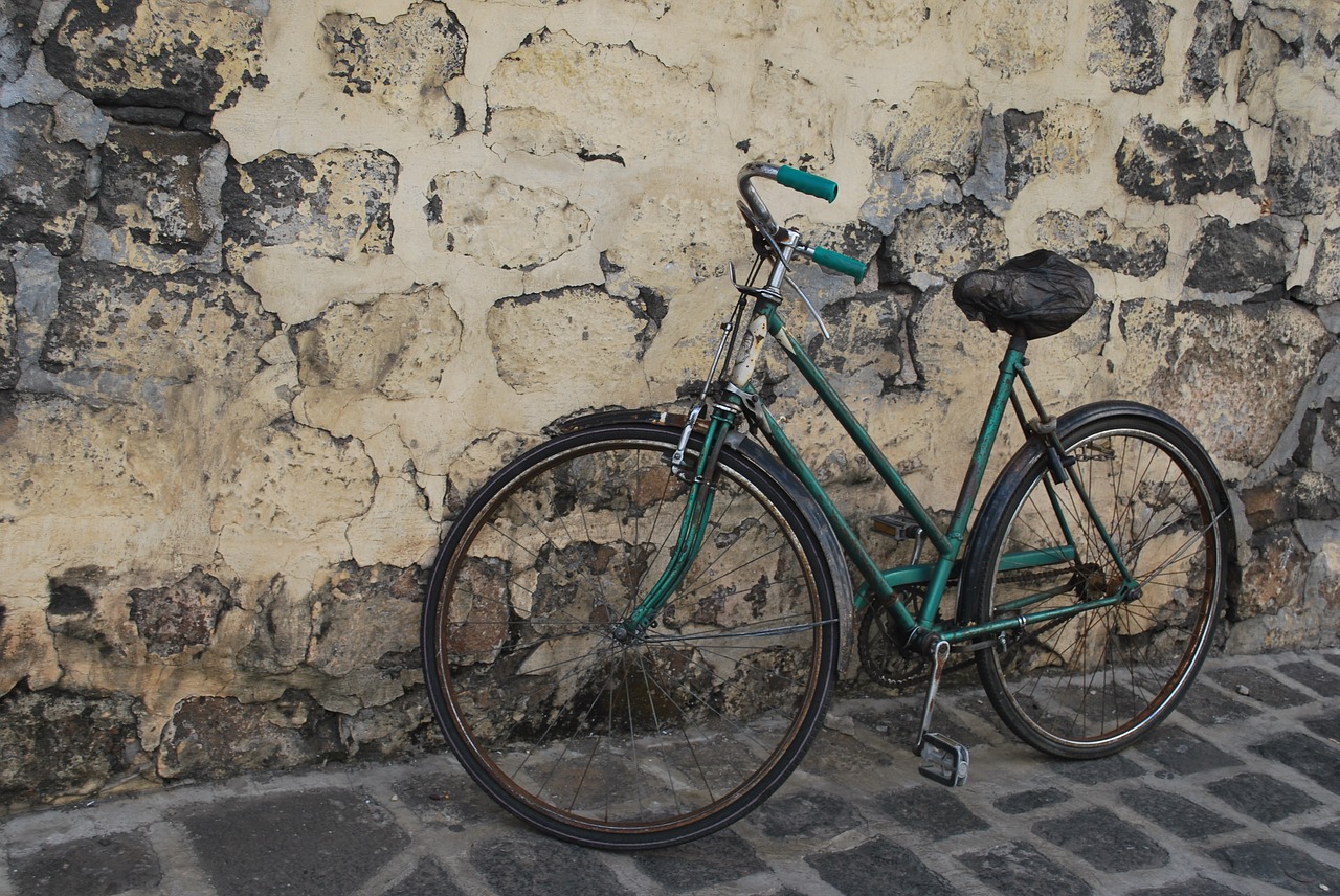 Image - bicycle old green wall background