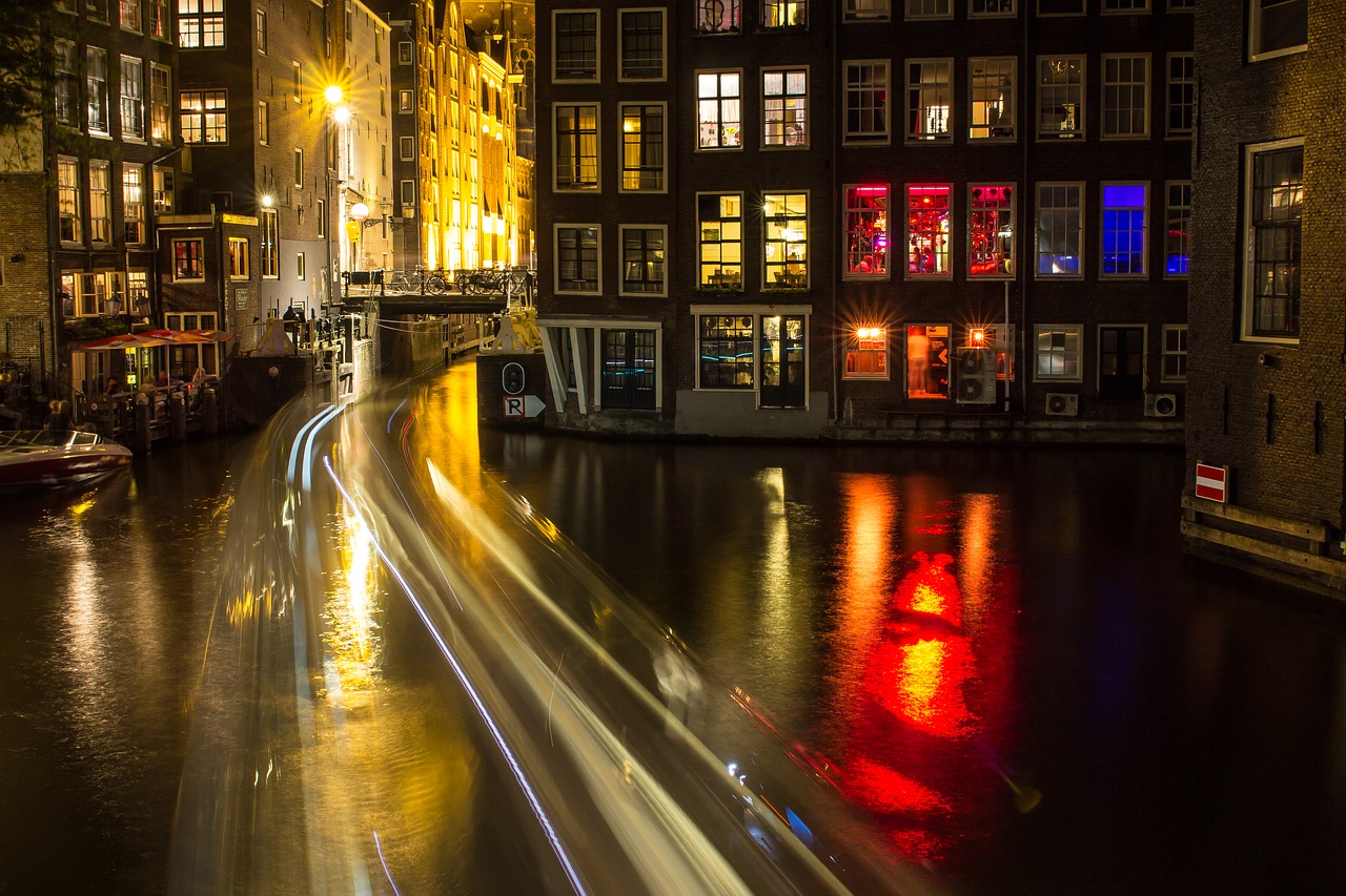 Image - amsterdam canal night light