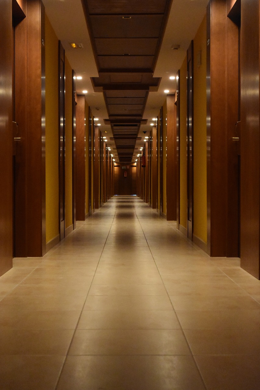 Image - gang hotel building aisle