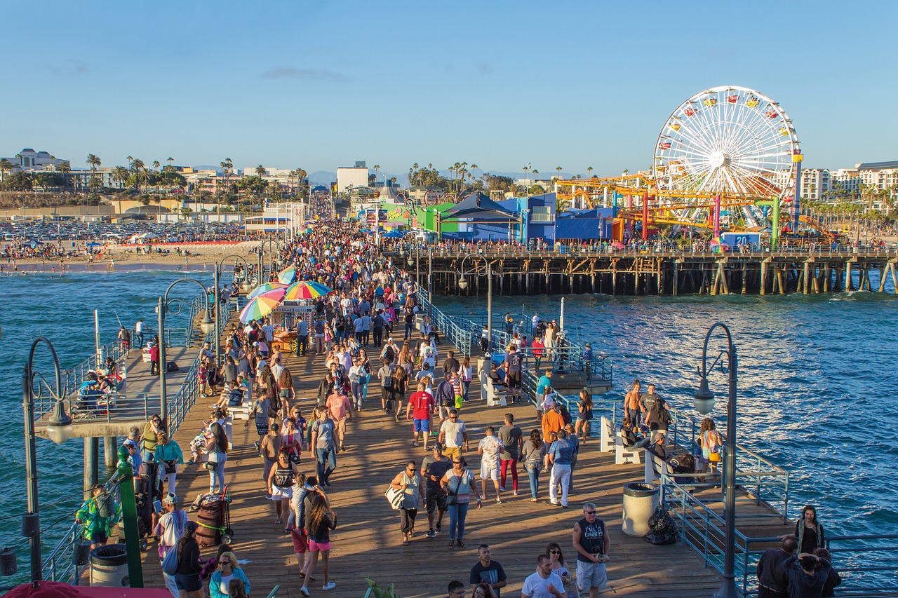 Image - santa monica pier people hurry