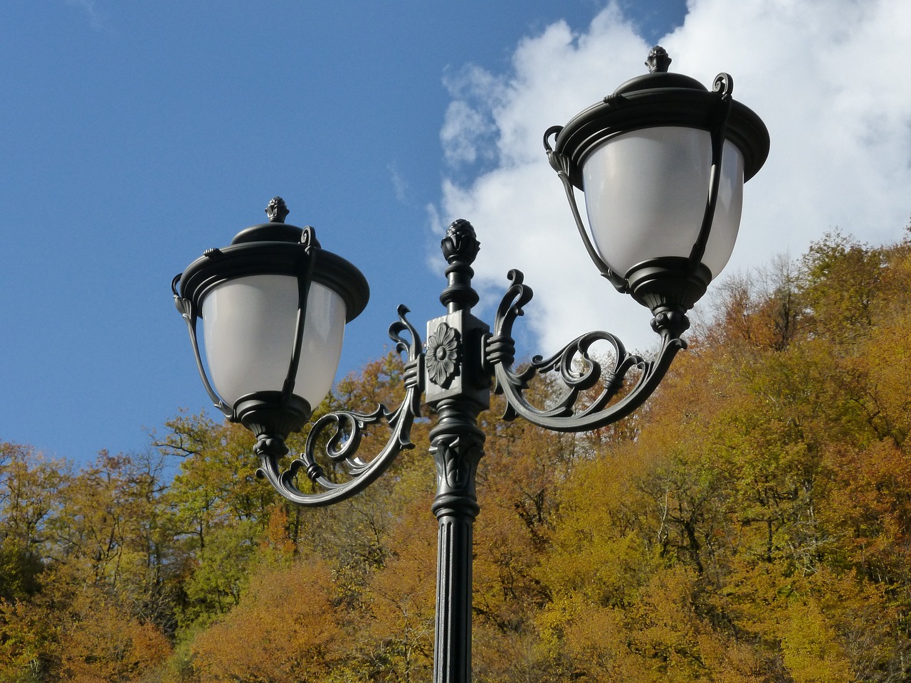 Image - autumn lamp streetlights