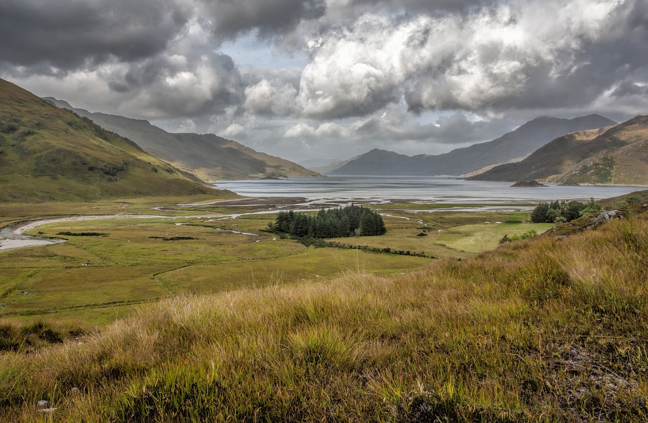 Image - loch hourn scotland high mountains