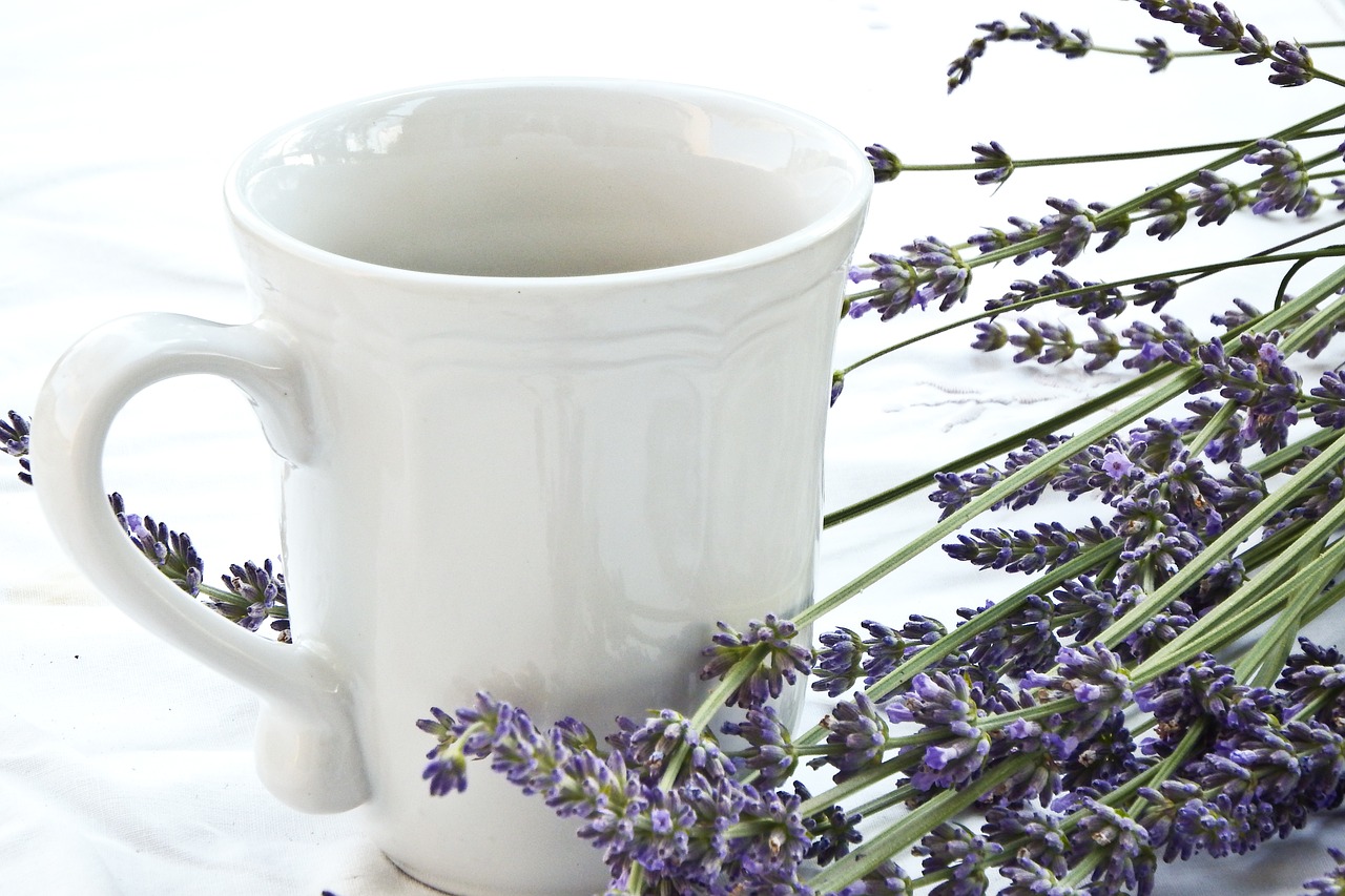 Image - lavender cup tablecloth lifestyle