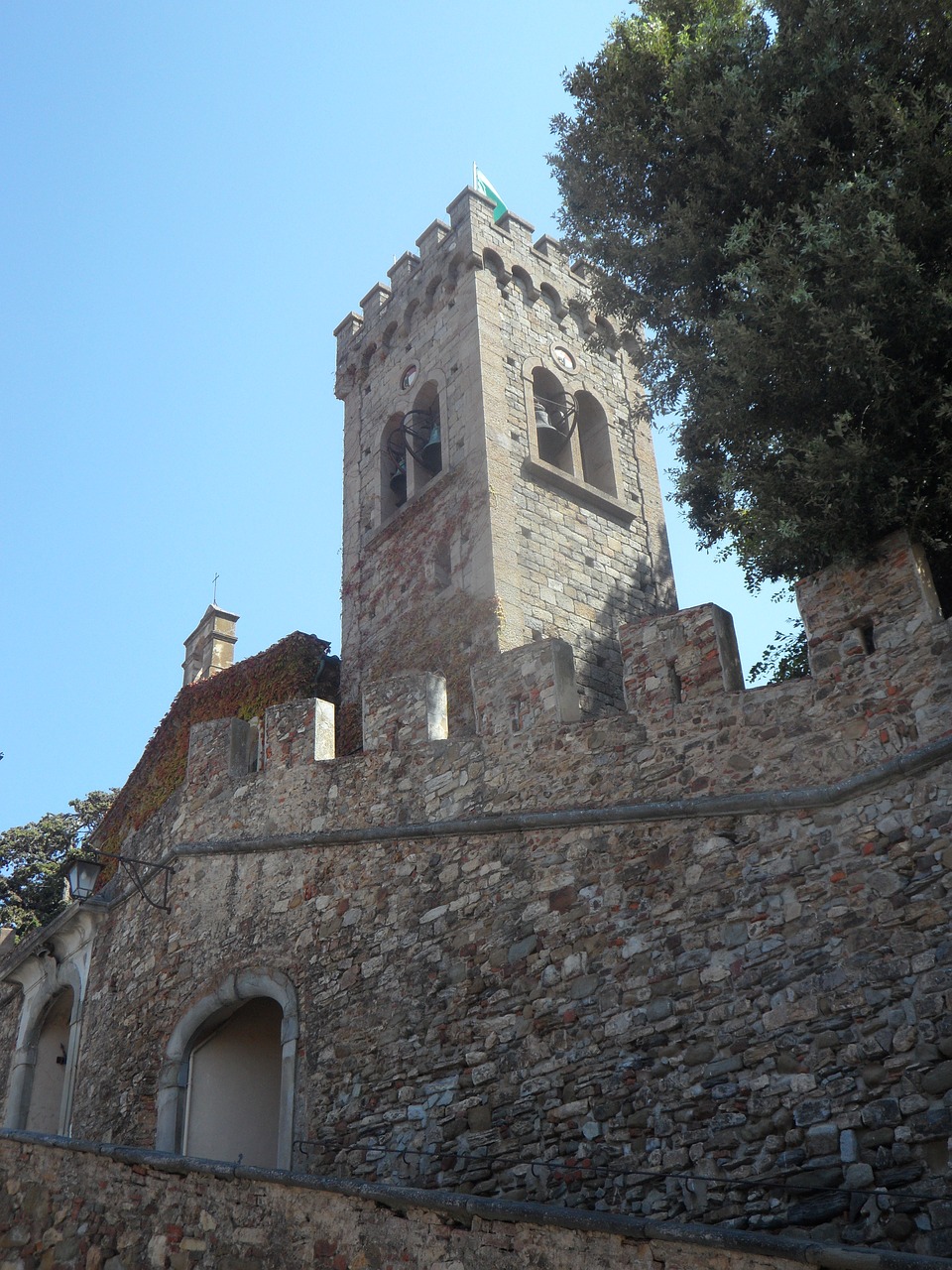 Image - castiglione carducci castle well