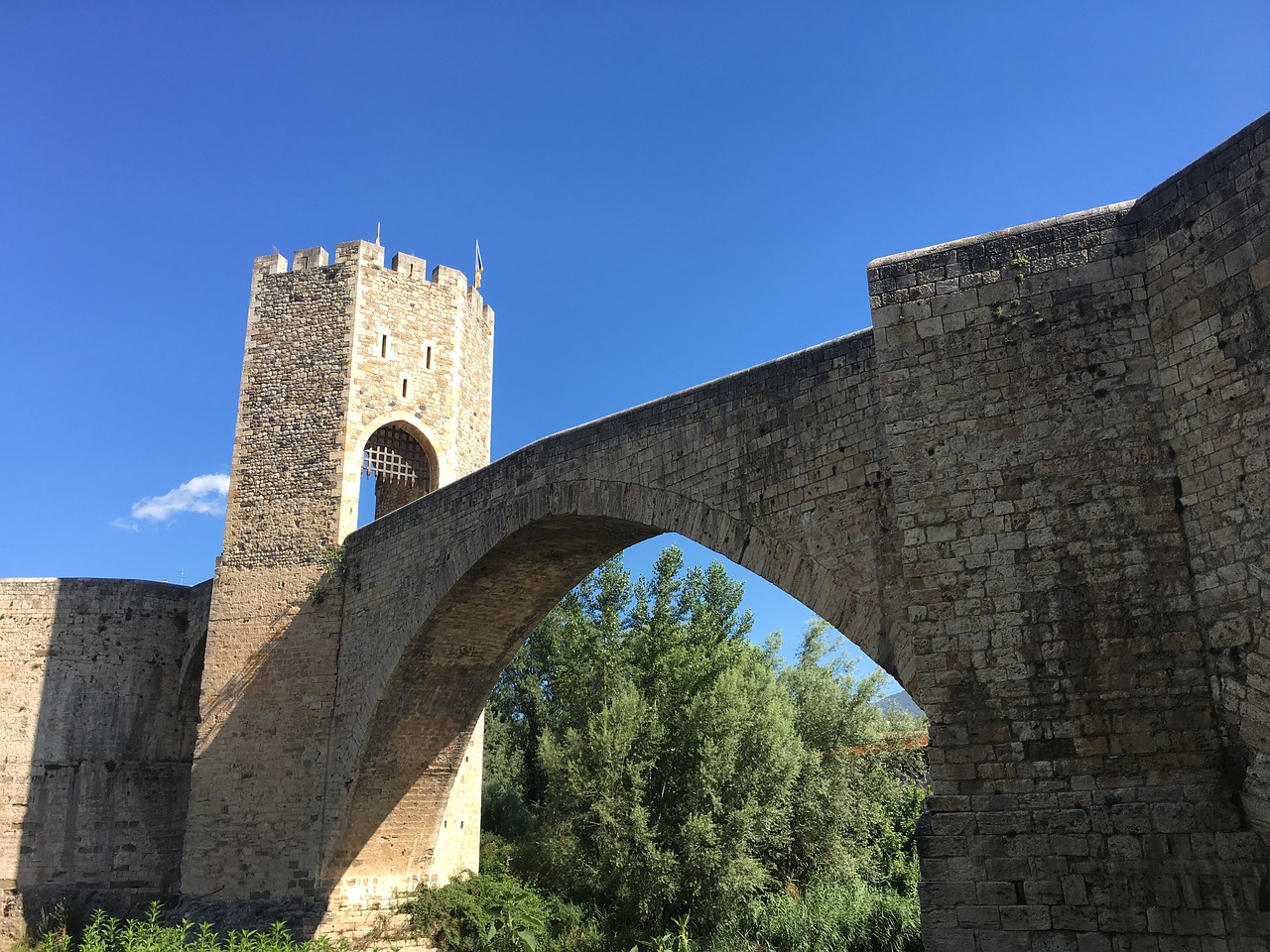 Image - besalú arc bridge mediate