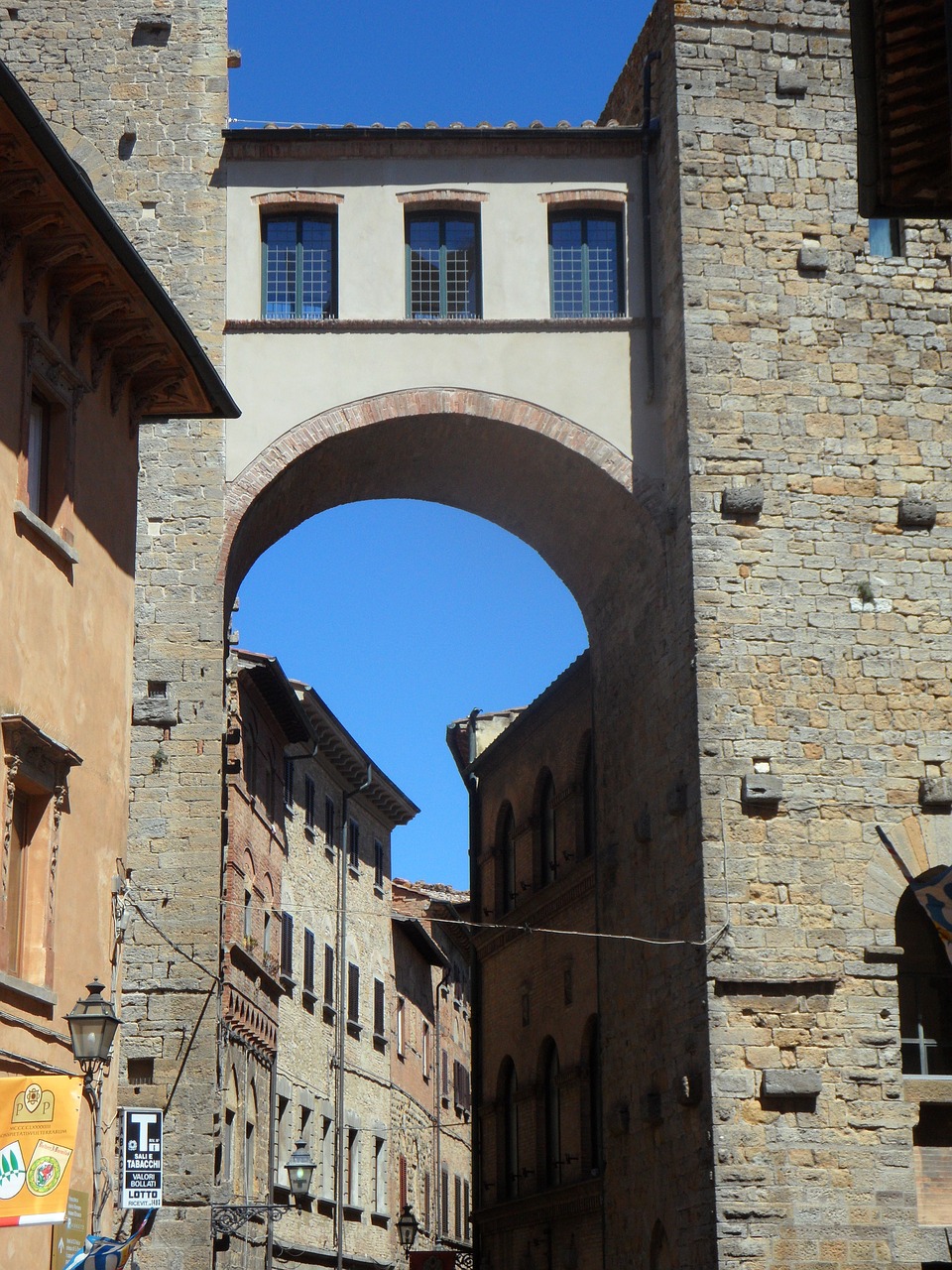 Image - volterra palace building medieval