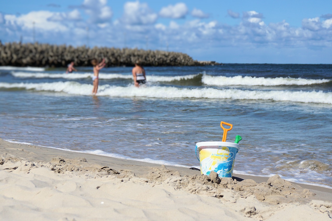 Image - toys bucket pokes fun at baltic sea