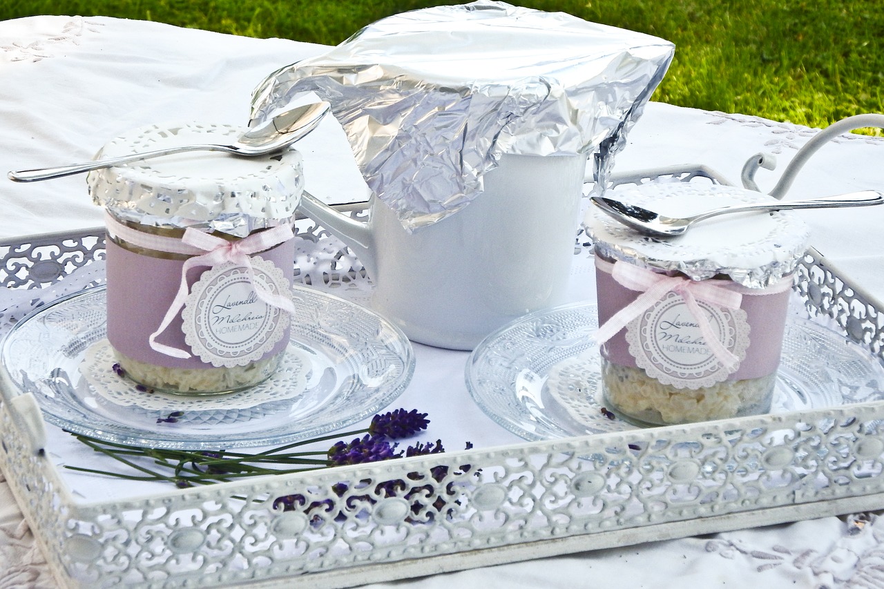 Image - lavender cup tablecloth lifestyle