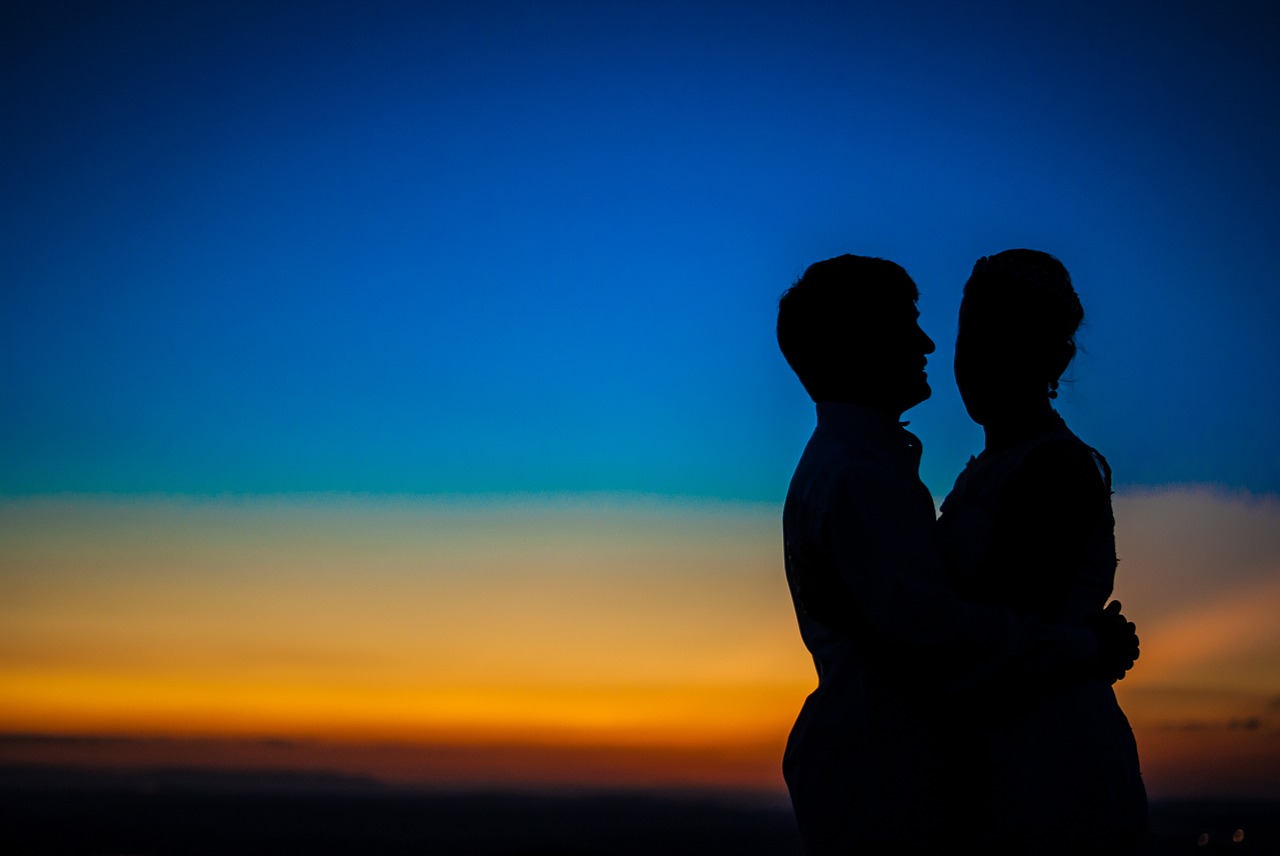 Image - silhouette casal blue
