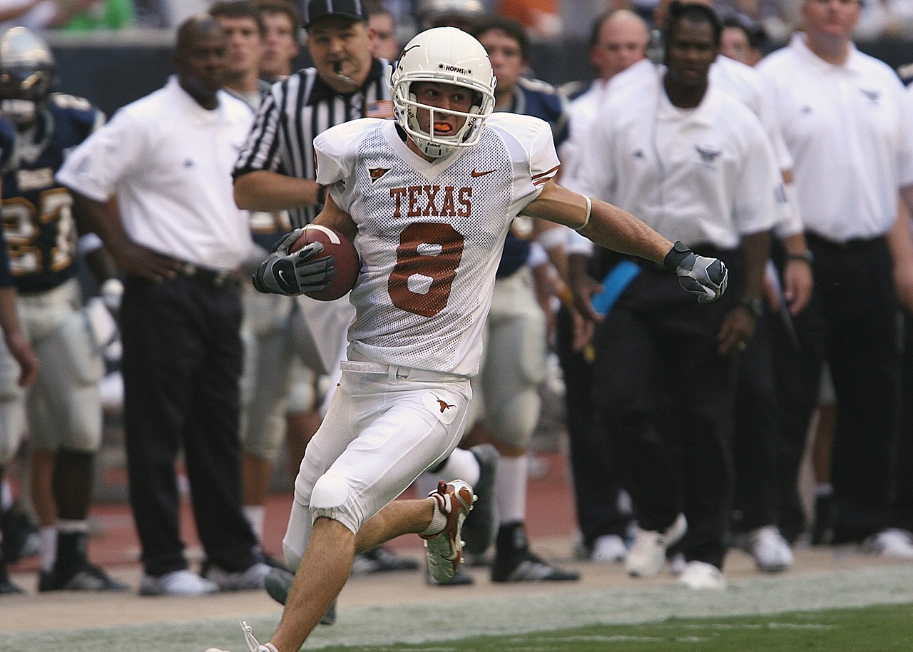 Image - football ball carrier running back