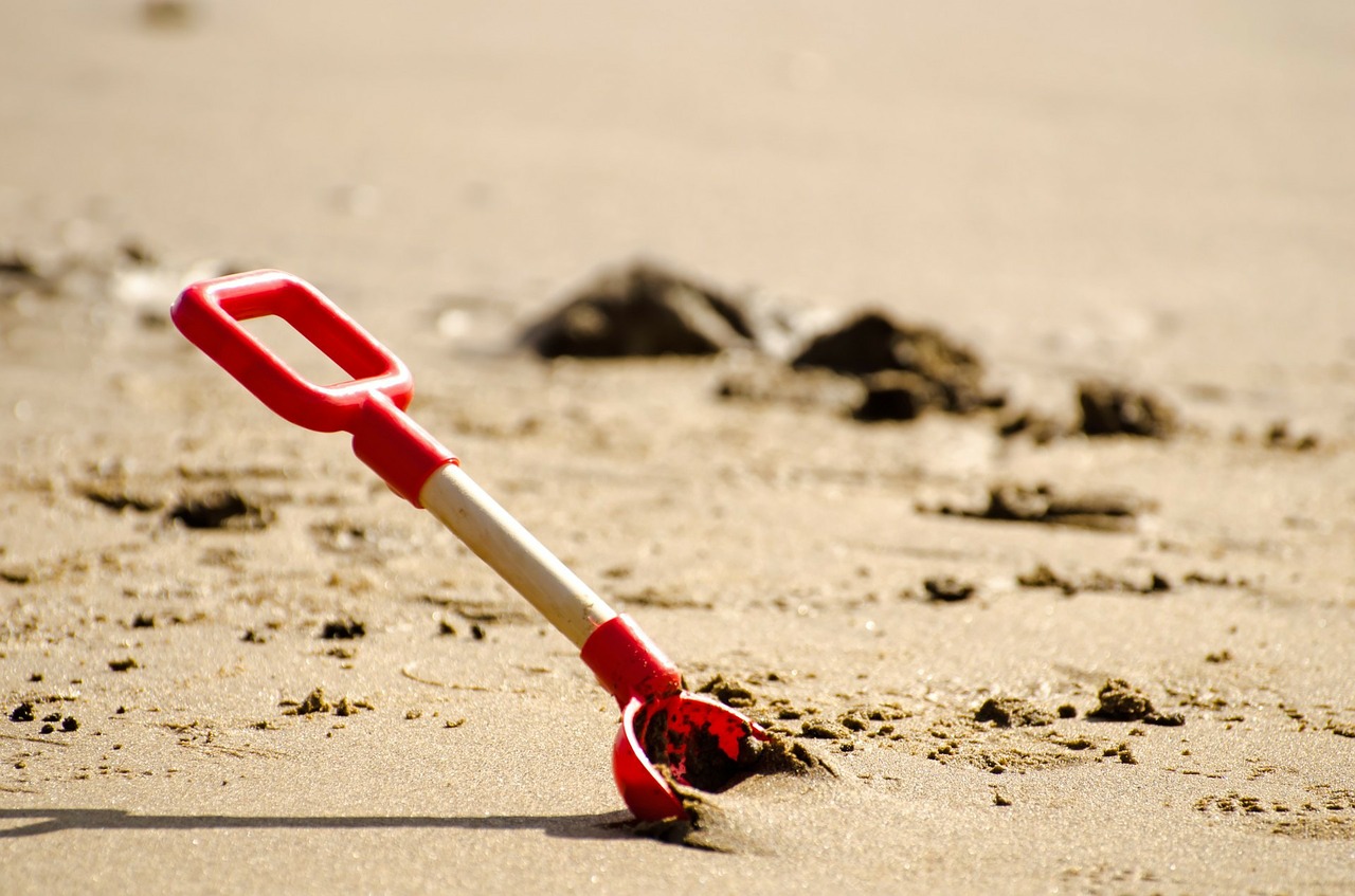 Image - shovel poke red children game sea