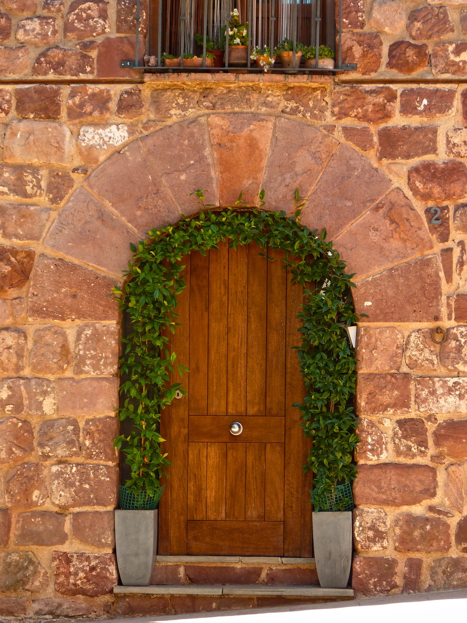 Image - door arch carved stone prades