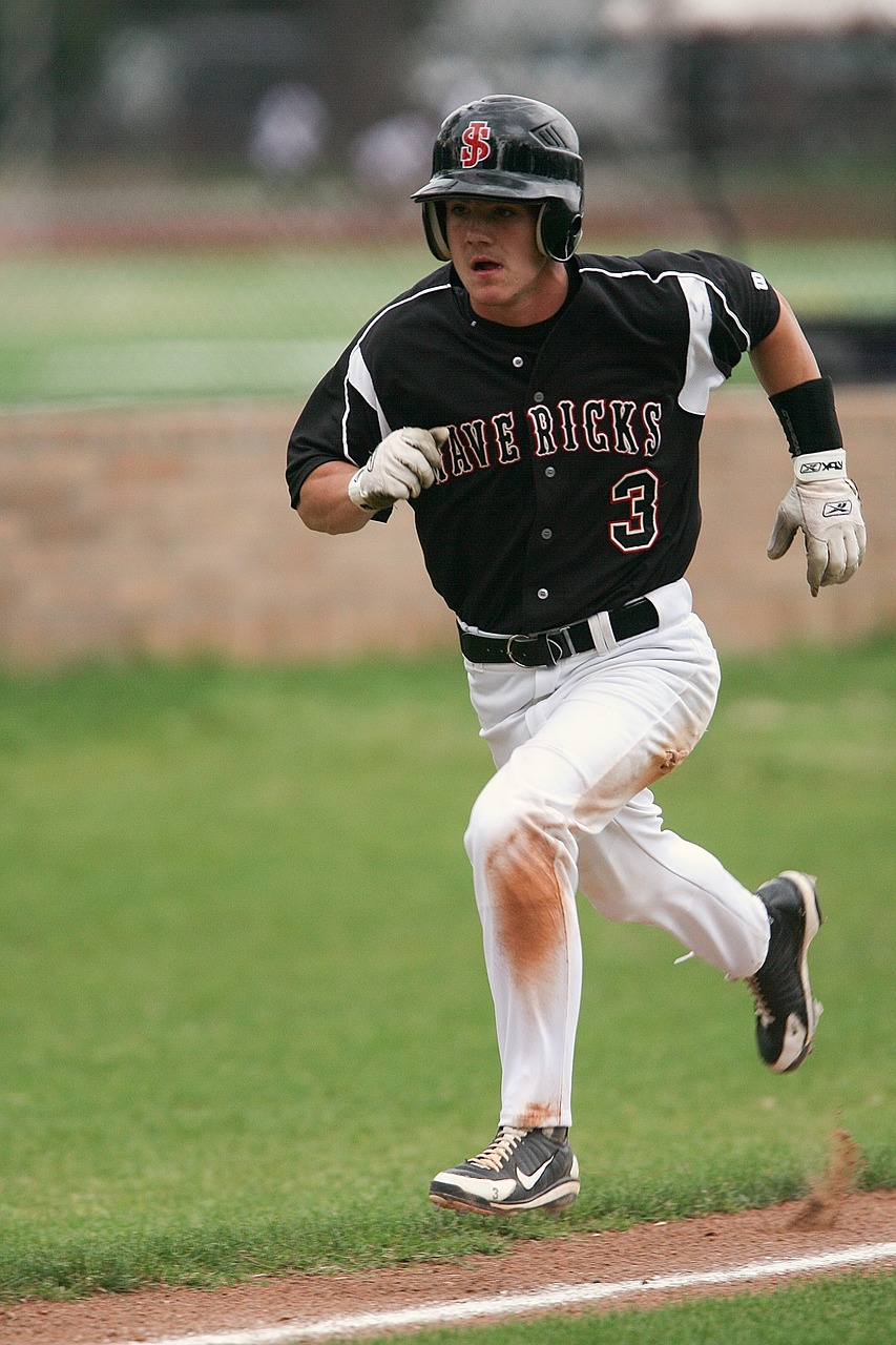 Image - baseball runner running action