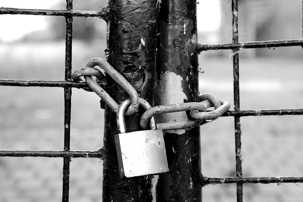 Image - fence castle chain lock padlock