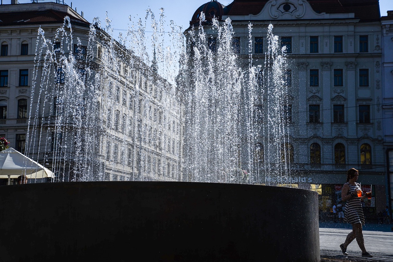Image - fountain water spray splash summer