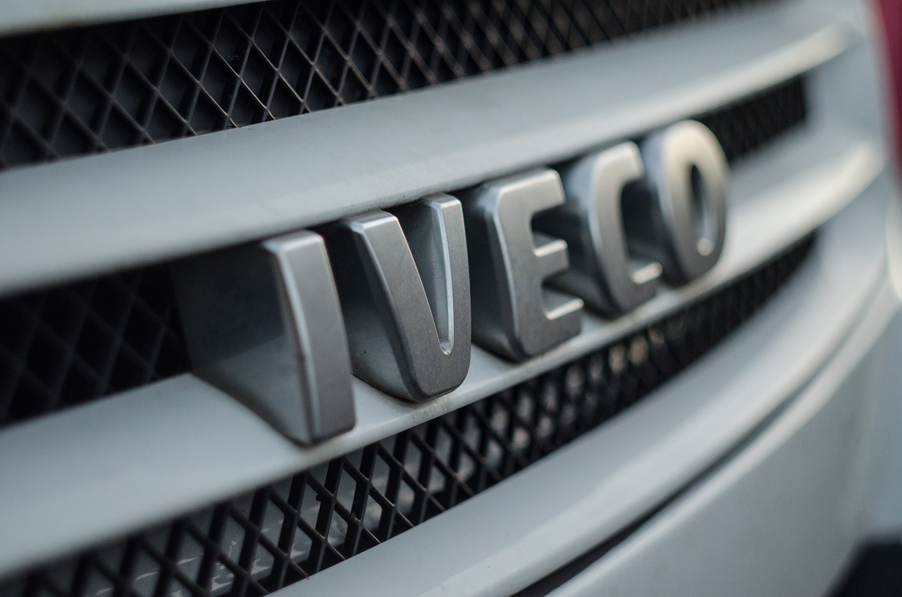 Image - iveco machine radiator car logo