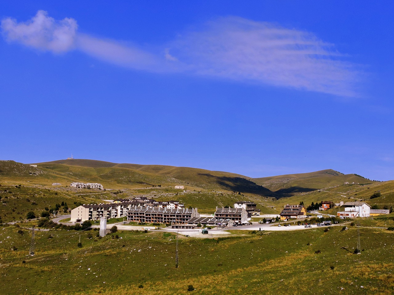 Image - country prato mountain green