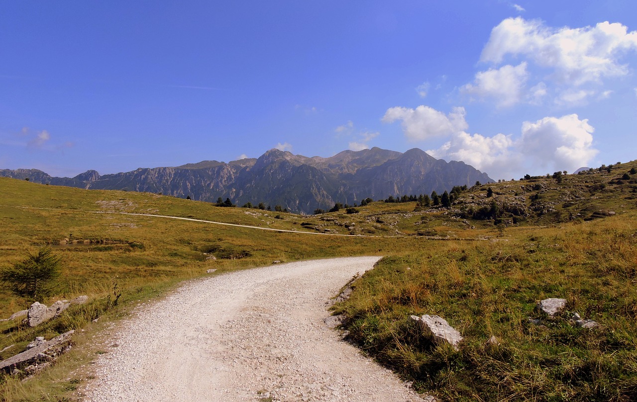 Image - trail road mountain lessinia