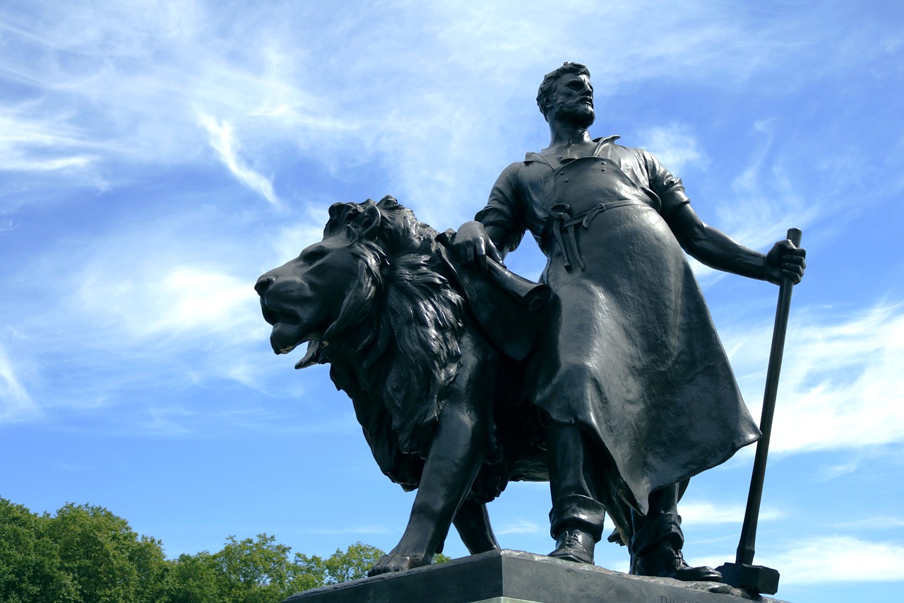 Image - statue london lion landmark