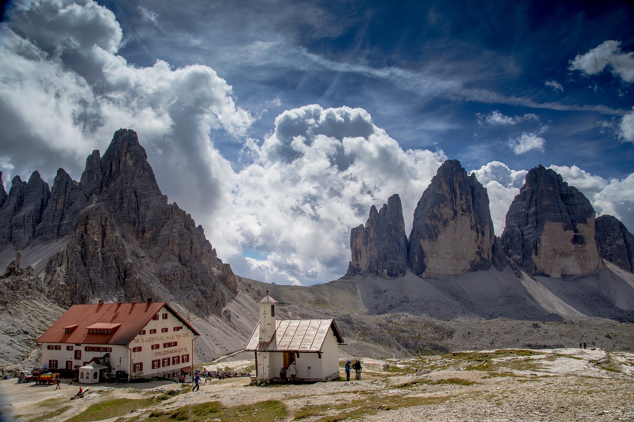 Image - three peaks of lavaredo hut dolomites