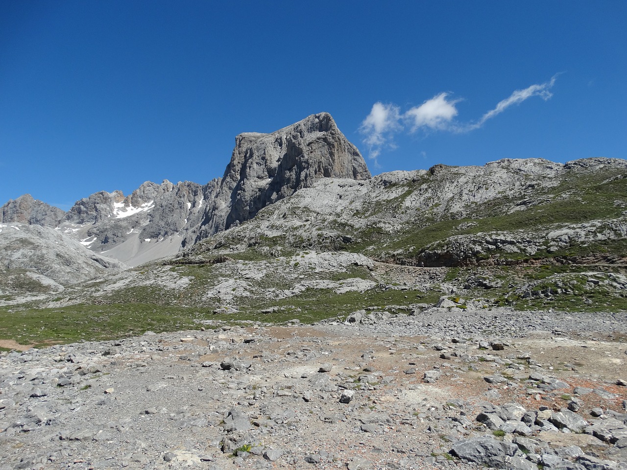 Image - mountain rocks cliffs cantabria