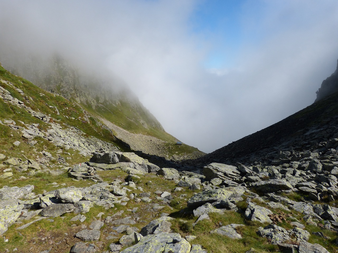 Image - mountain pass round dish fog