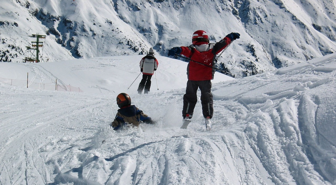 Image - skiers winter children