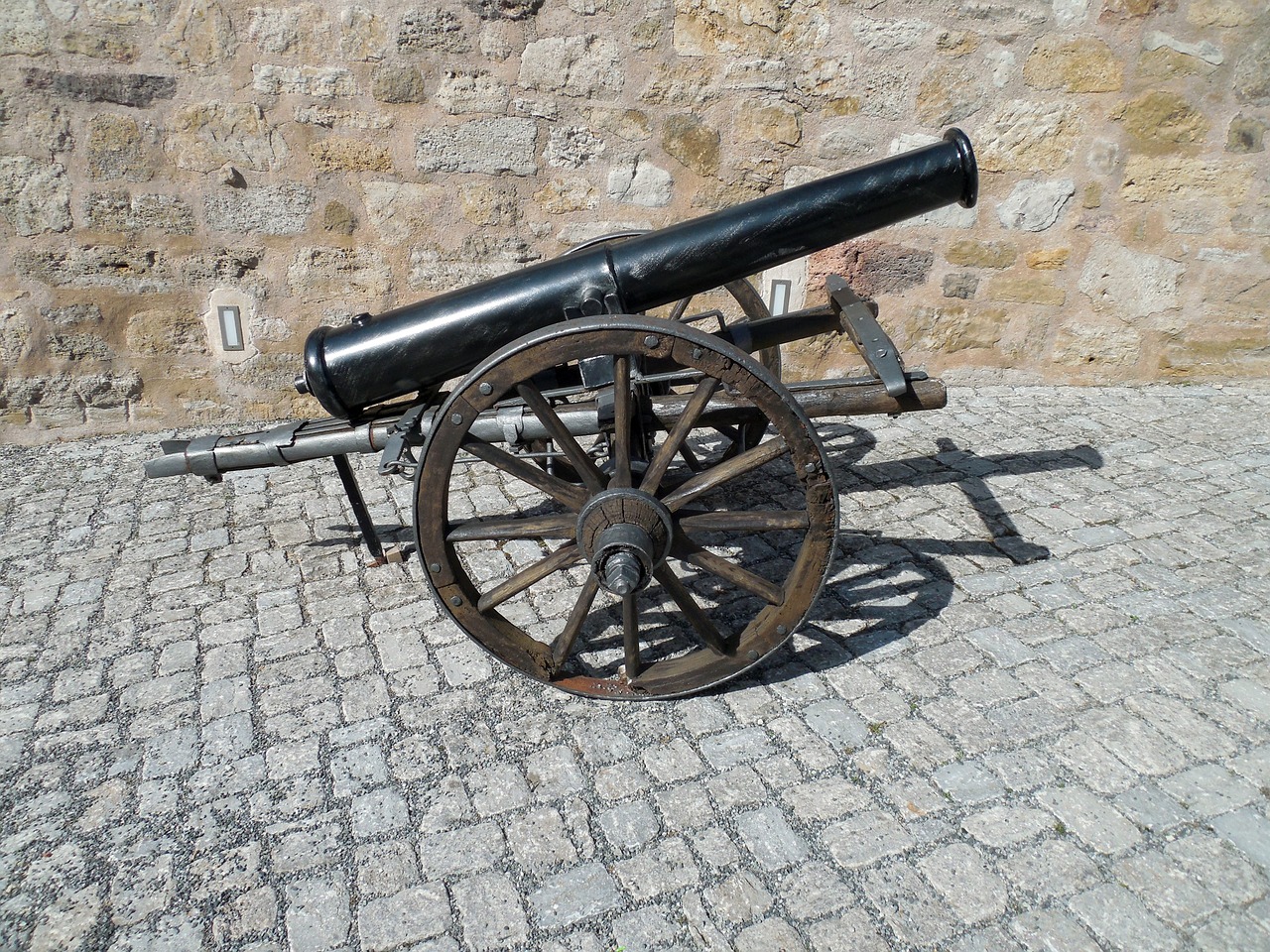 Image - gun fire weapon artillery war