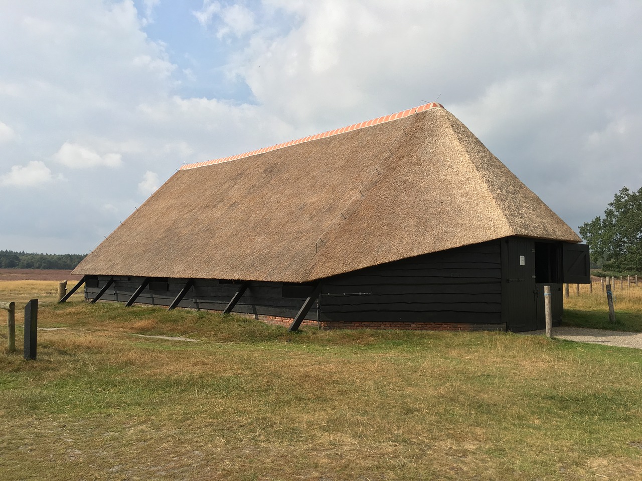 Image - sheepfold stable barn thatched roof