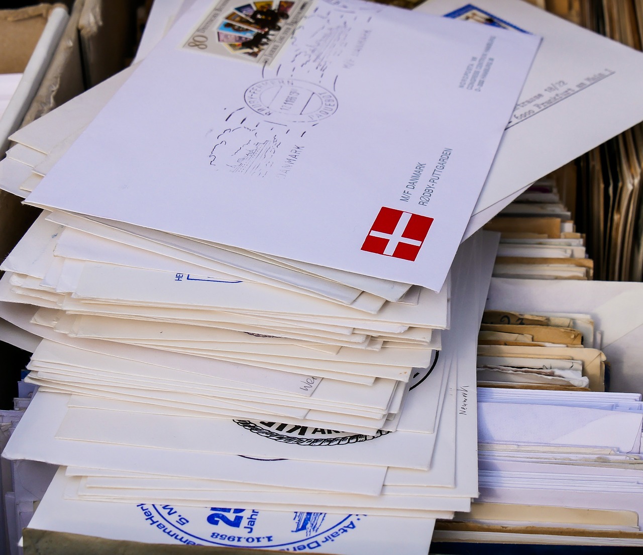 Image - letters leave communication