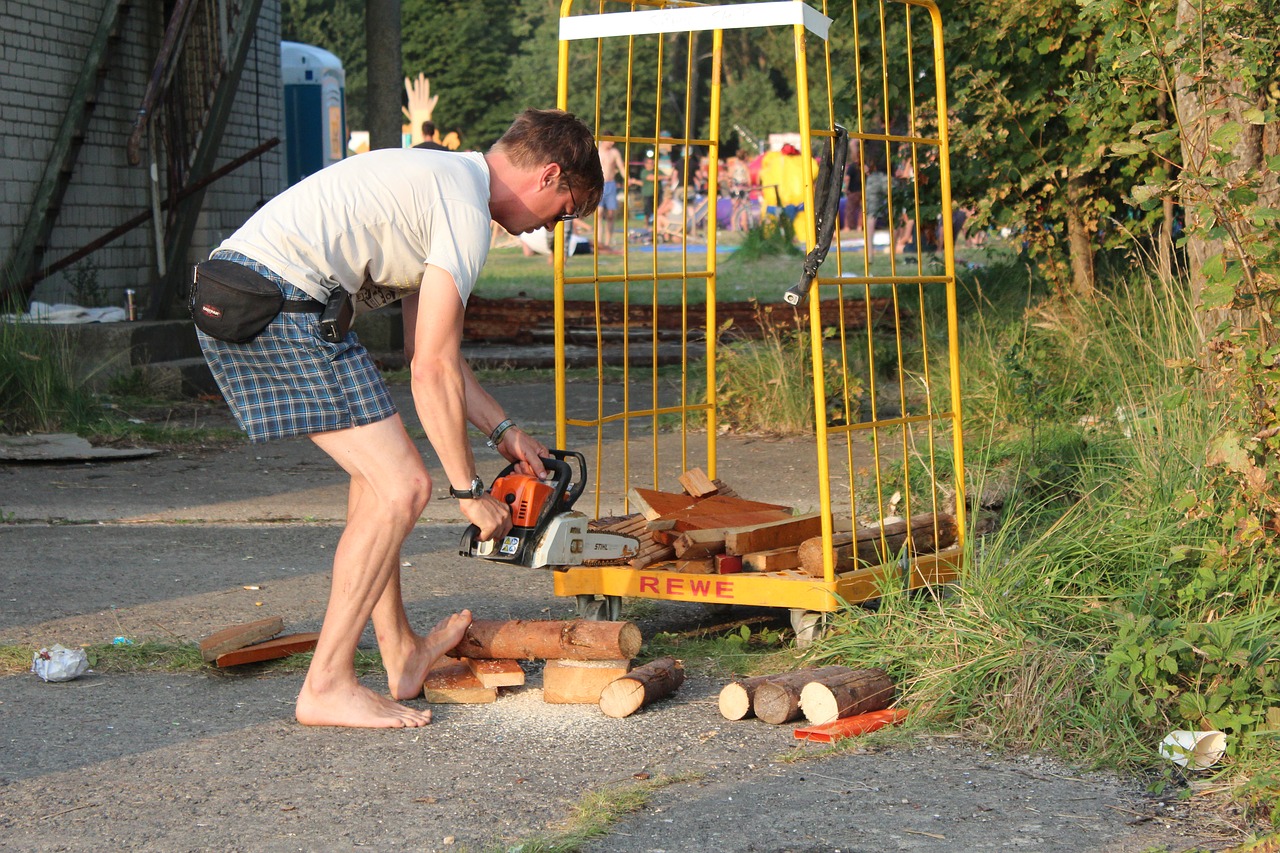 Image - security chainsaw saw saw off