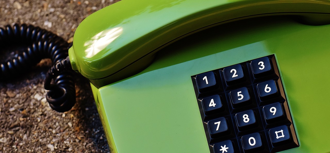 Image - phone eighties old green keys