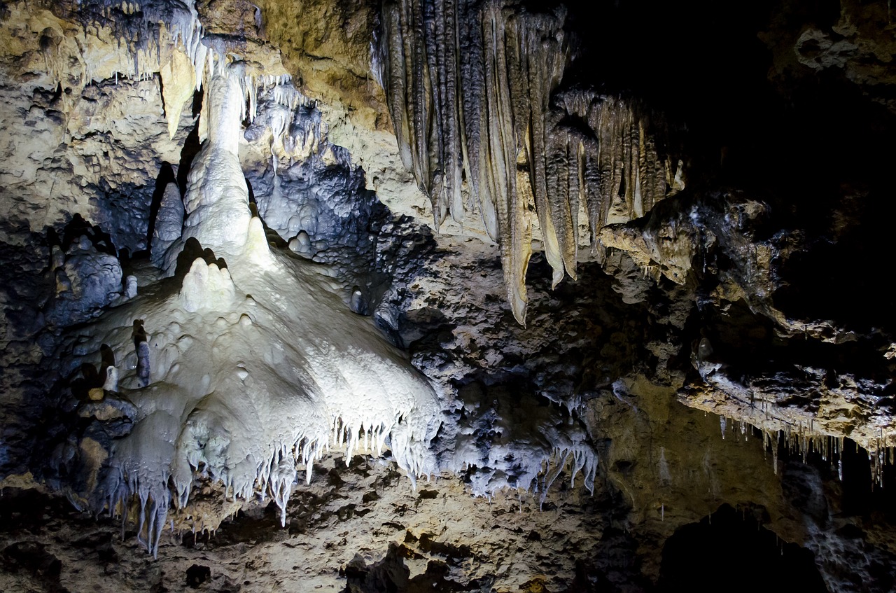 Image - stalagtit cave stalactite white