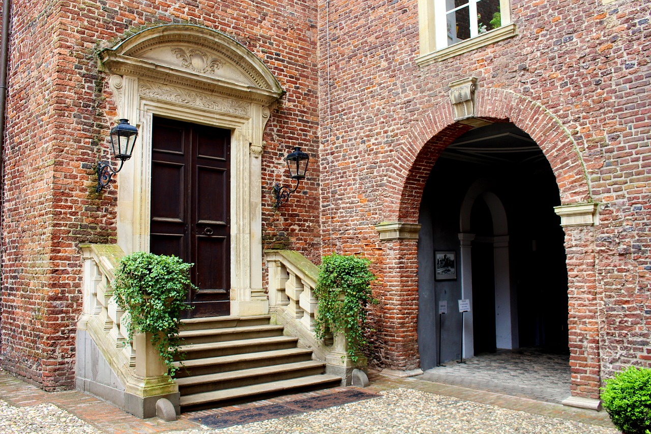 Image - castle courtyard concluded anholt