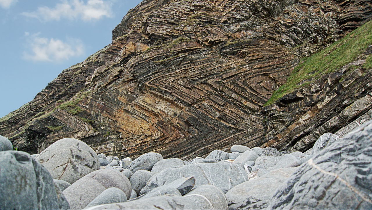 Image - strata folded rock fold