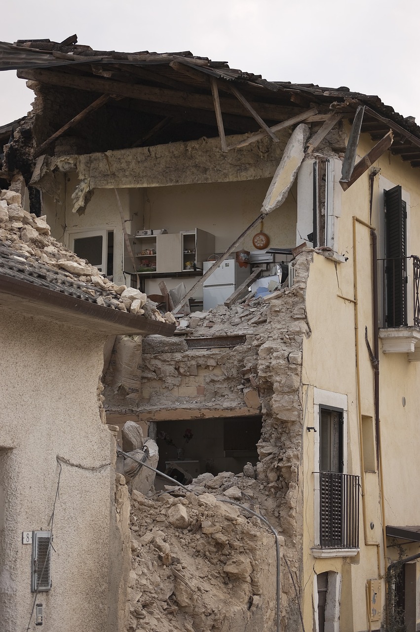 Image - earthquake rubble collapse disaster