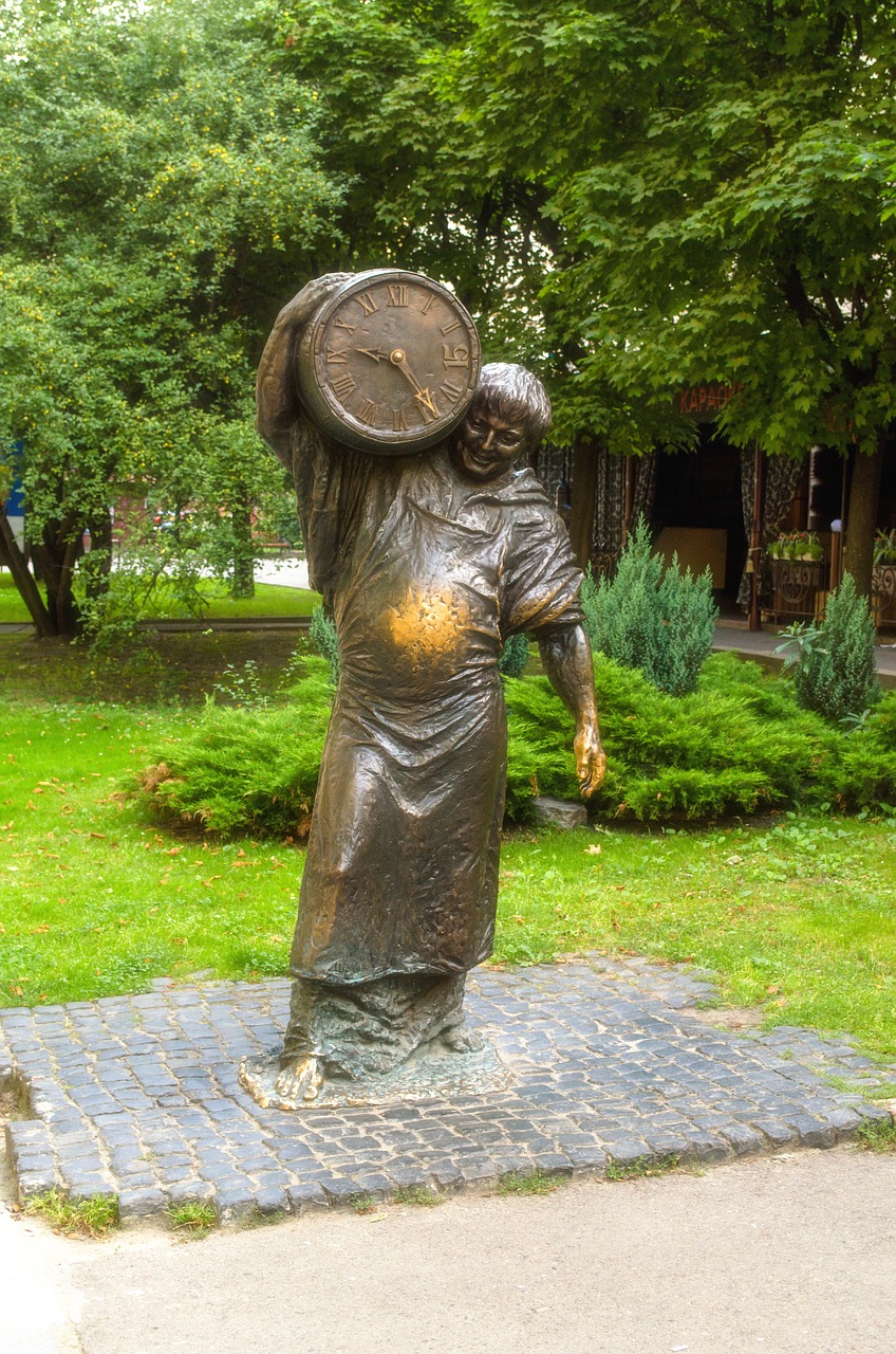 Image - clock sculpture bronze lviv