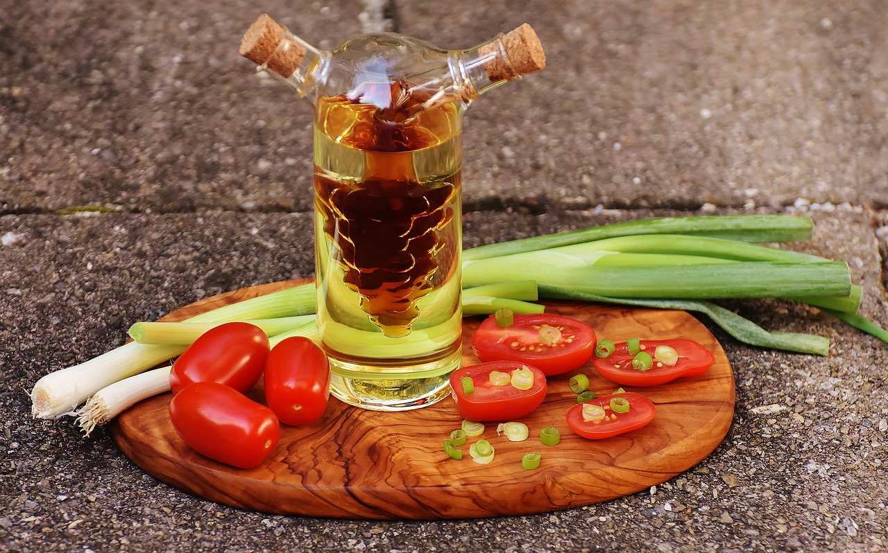 Image - vinegar oil tomatoes onions