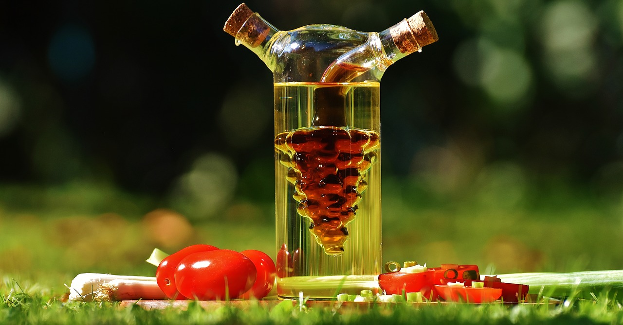 Image - vinegar oil tomatoes onions