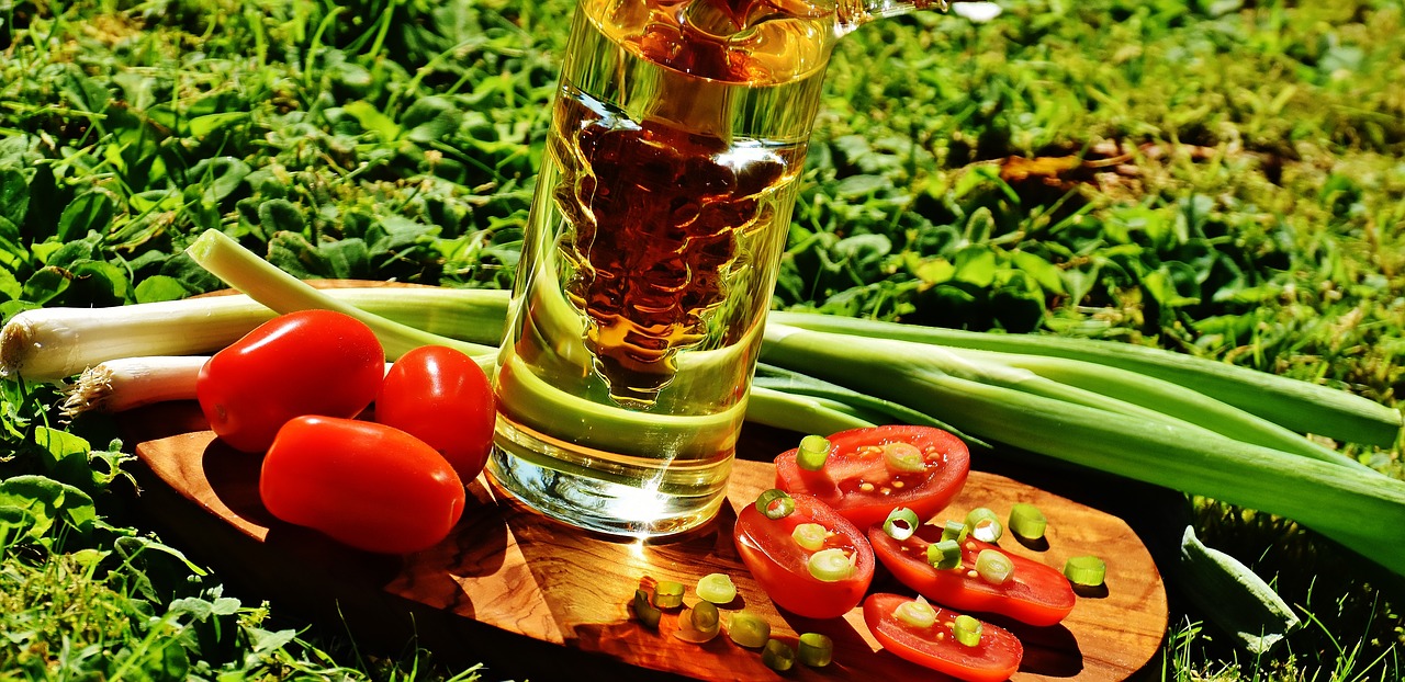 Image - vinegar oil tomatoes onions